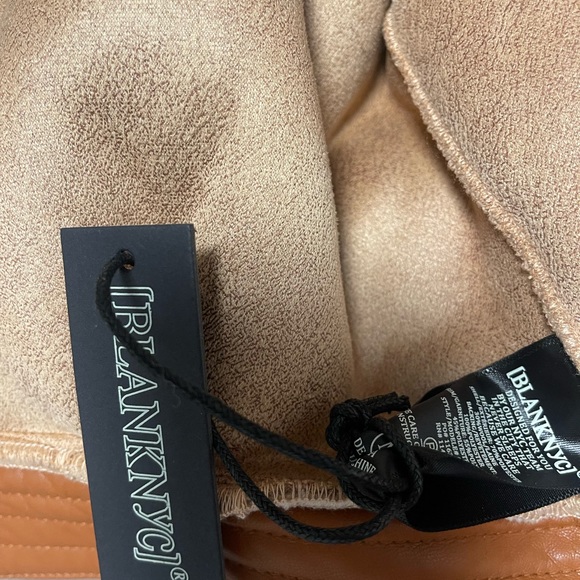 Blank NYC Mocha Mousse Teddy Coat
Blank NYC SIZE M - Picture 4 of 5